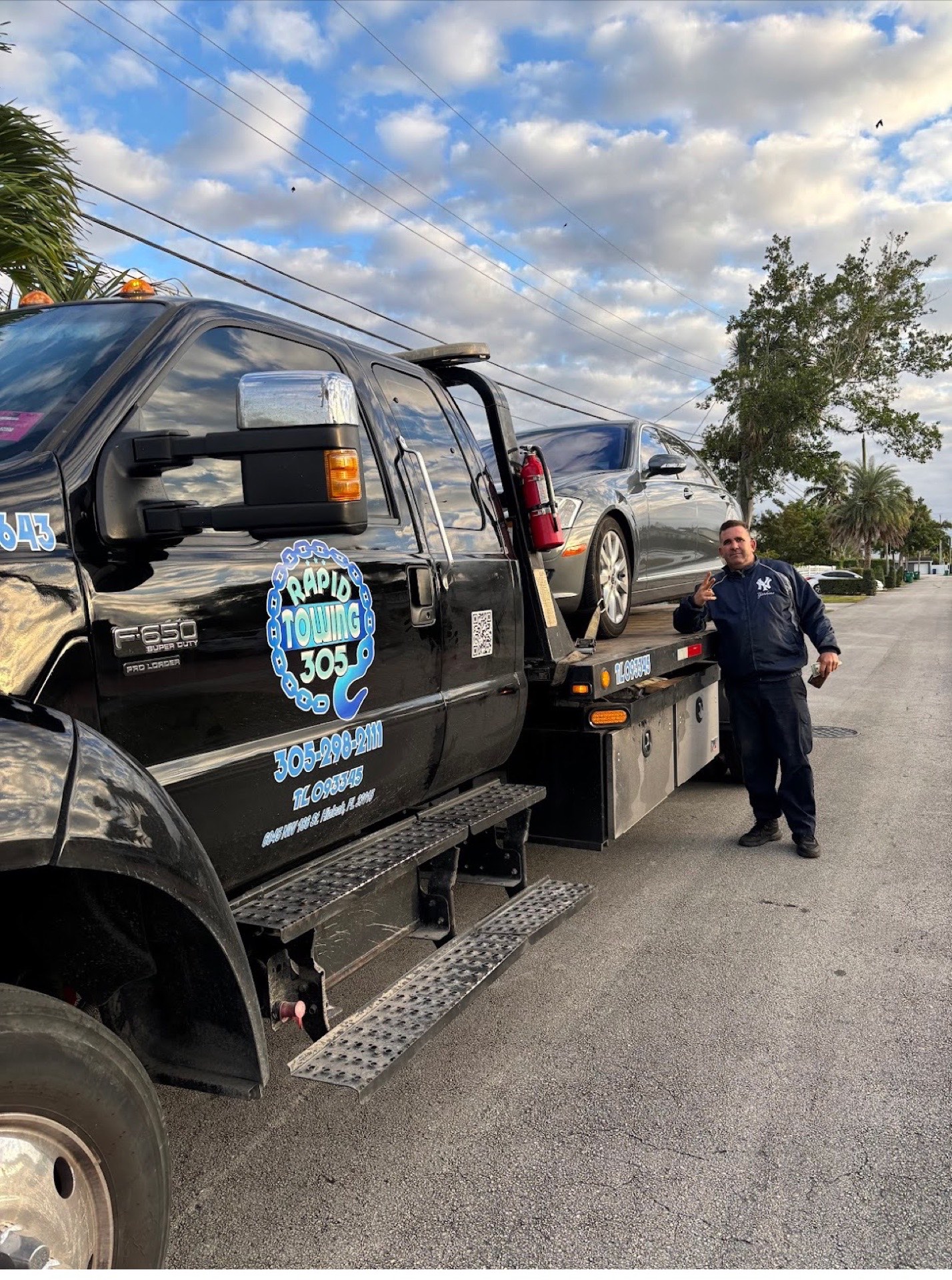 Rapid Towing 305 - Reliable Roadside Assistance