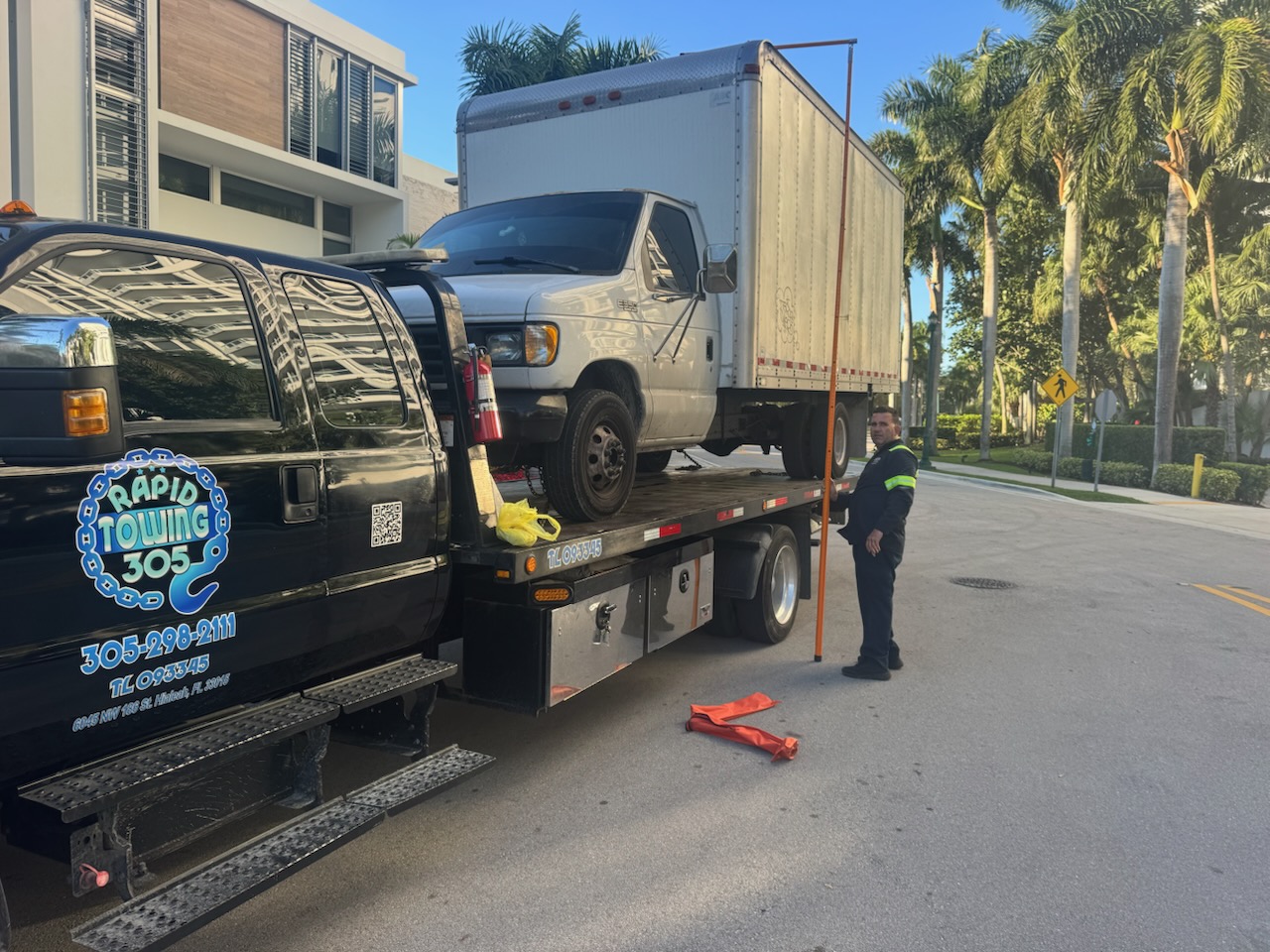 Rapid Towing 305 flatbed towing box truck