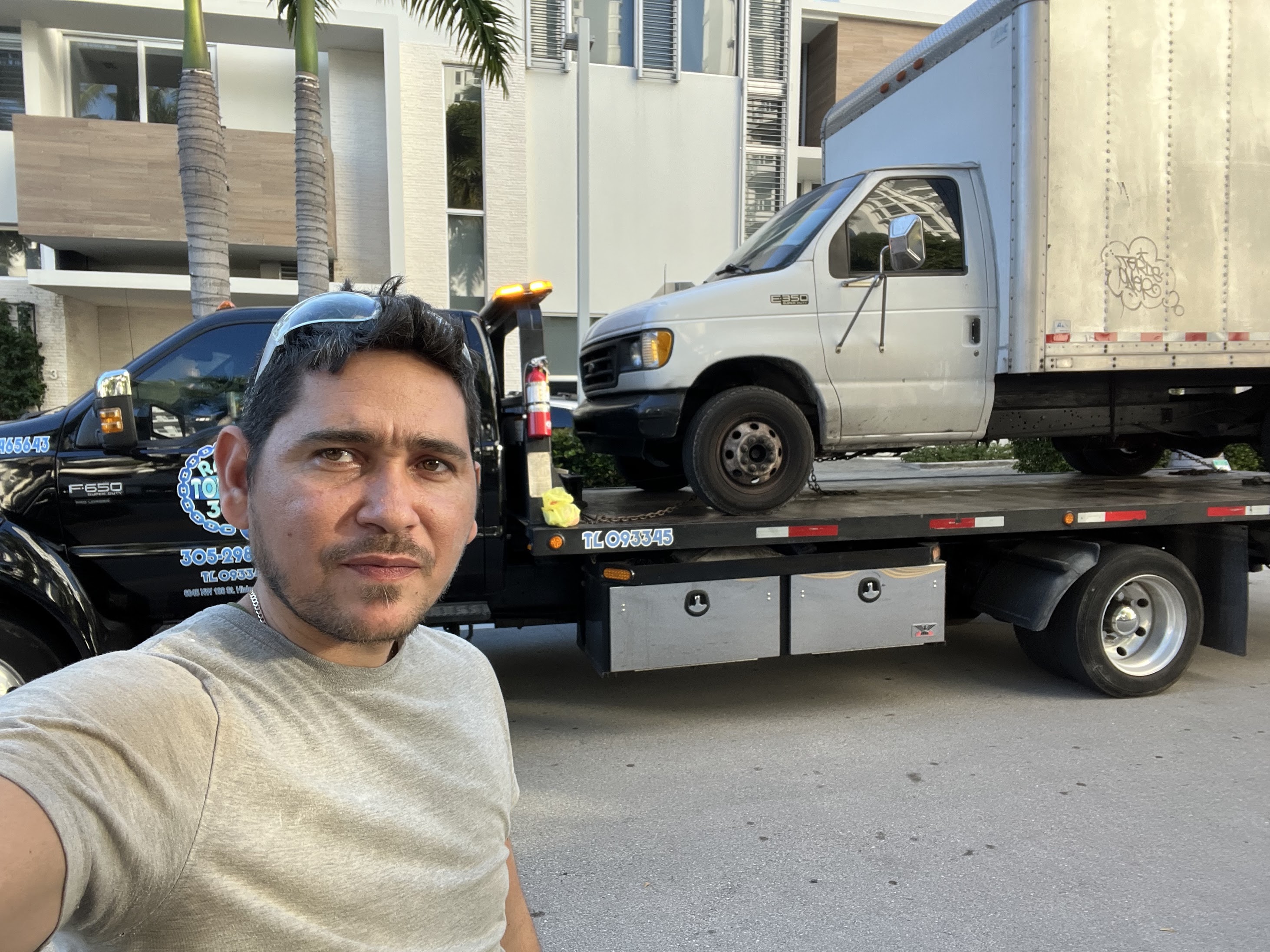 Satisfied customer with Rapid Towing 305 service