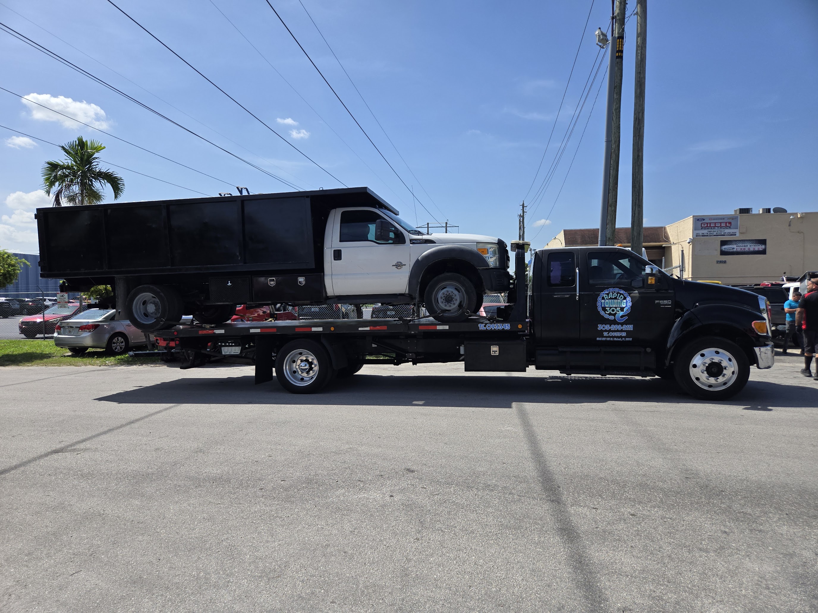 Rapid Towing 305 heavy-duty dump truck towing