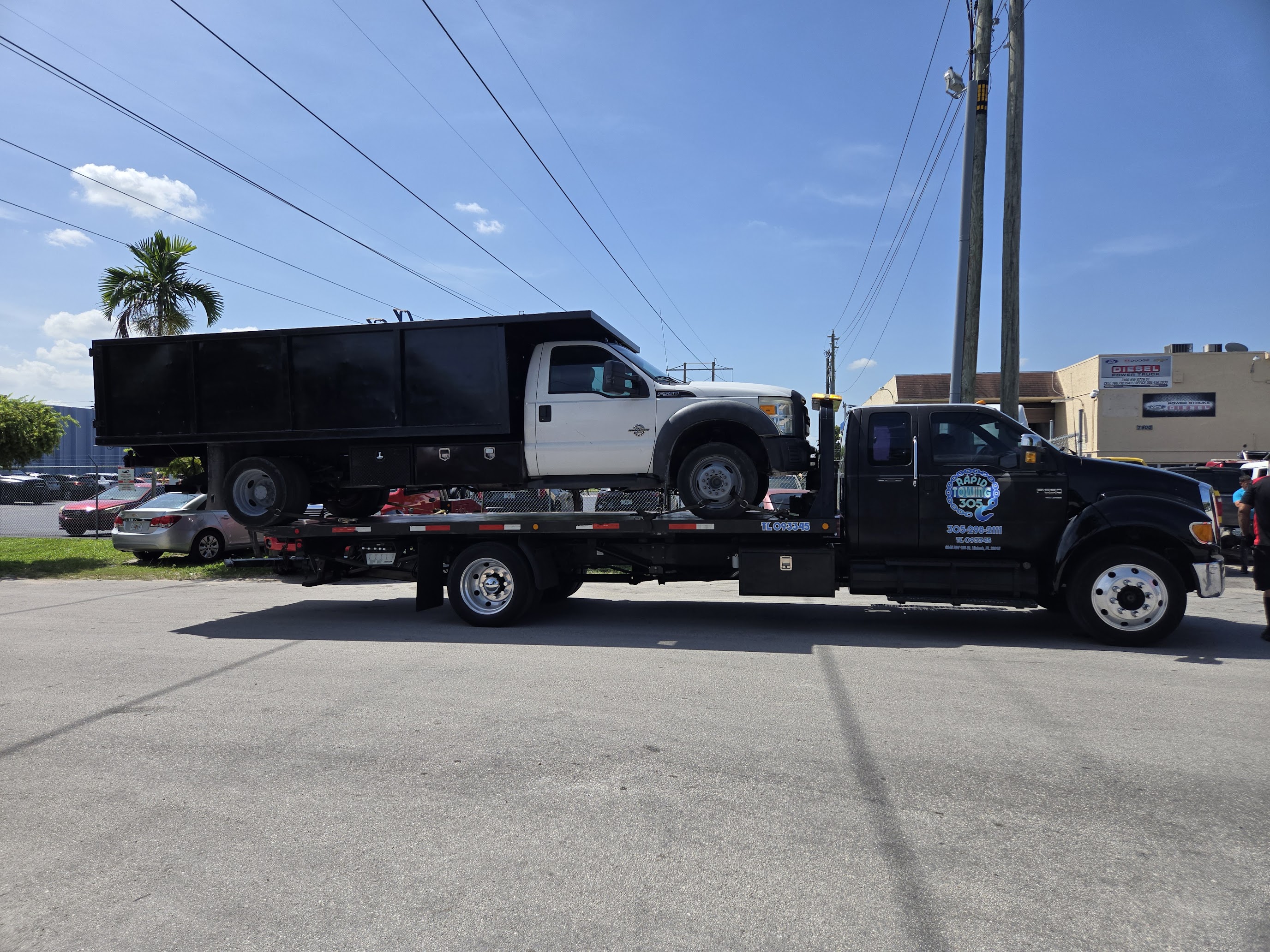 Rapid Towing 305 commercial vehicle towing service