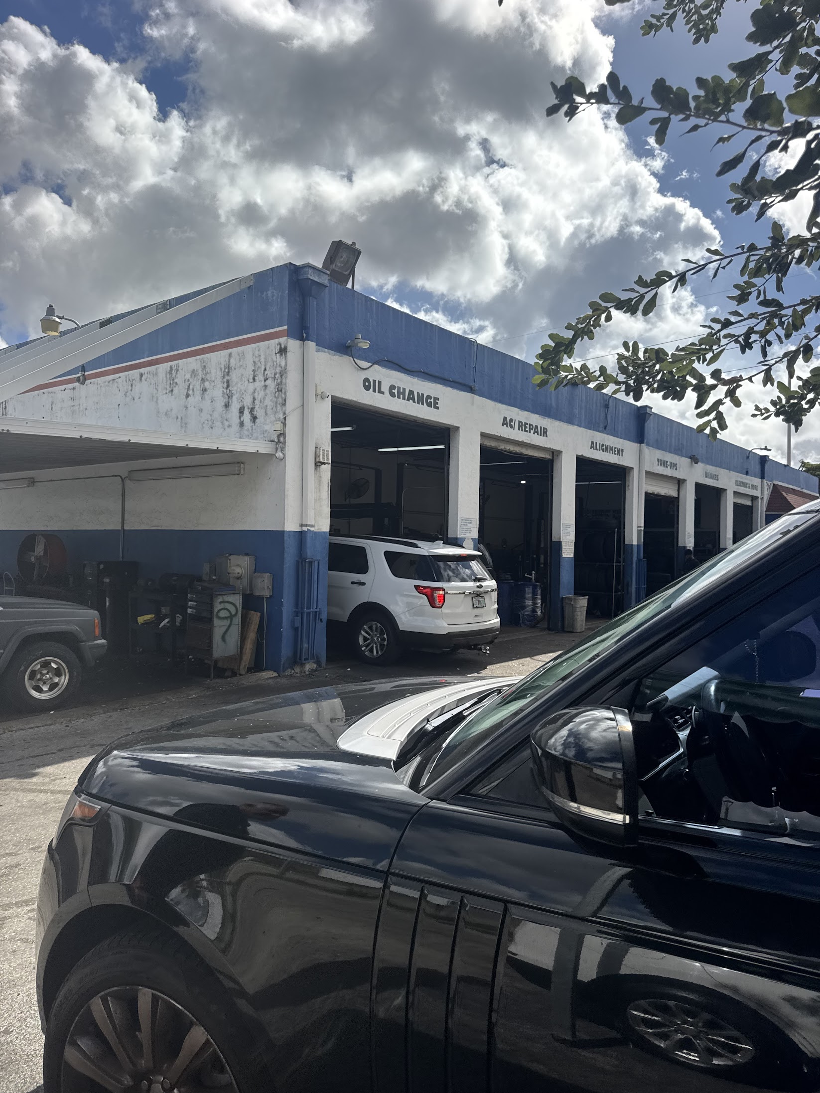 Rapid Towing 305 service garage