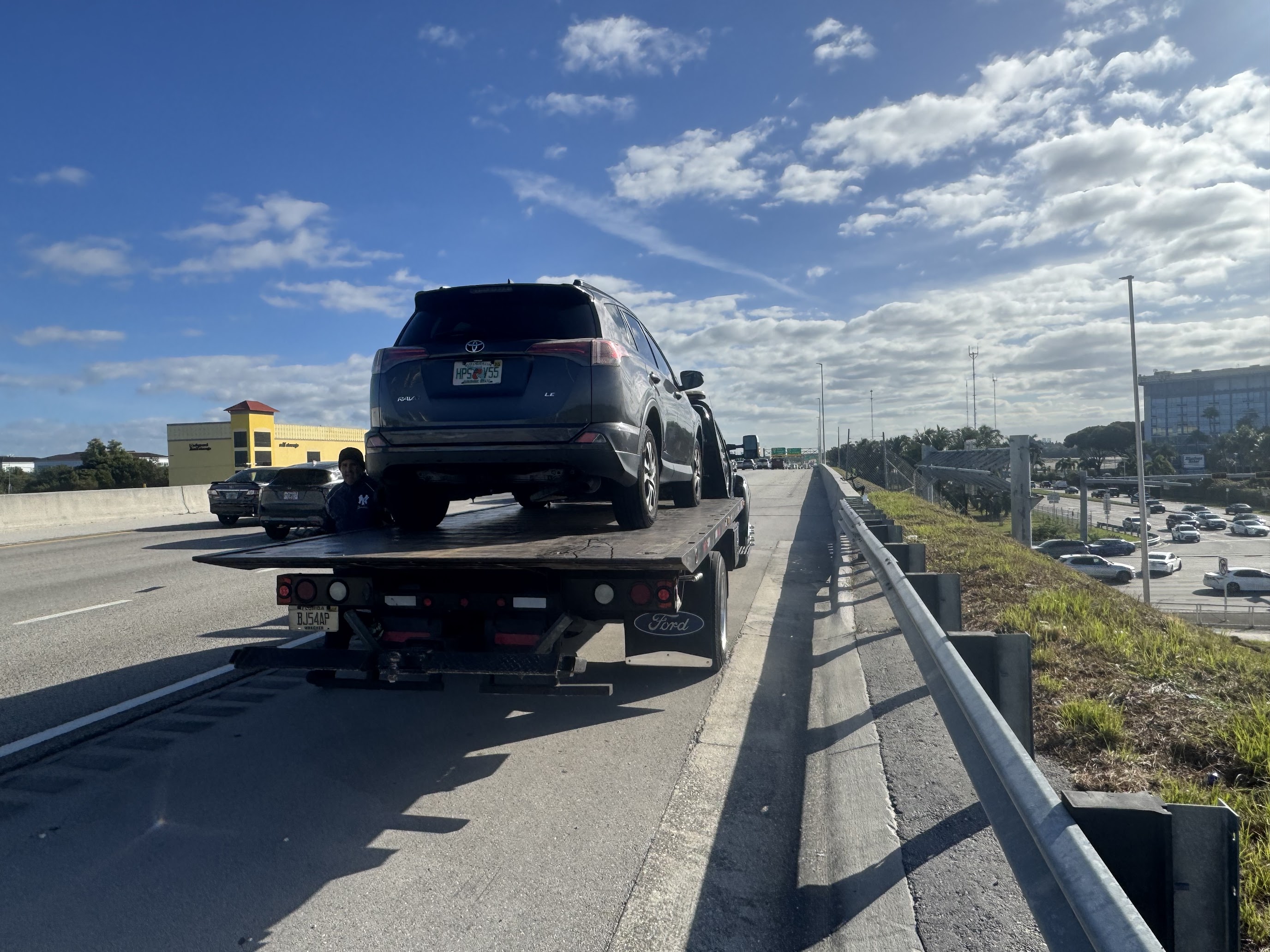 Rapid Towing 305 towing vehicle on Florida Turnpike